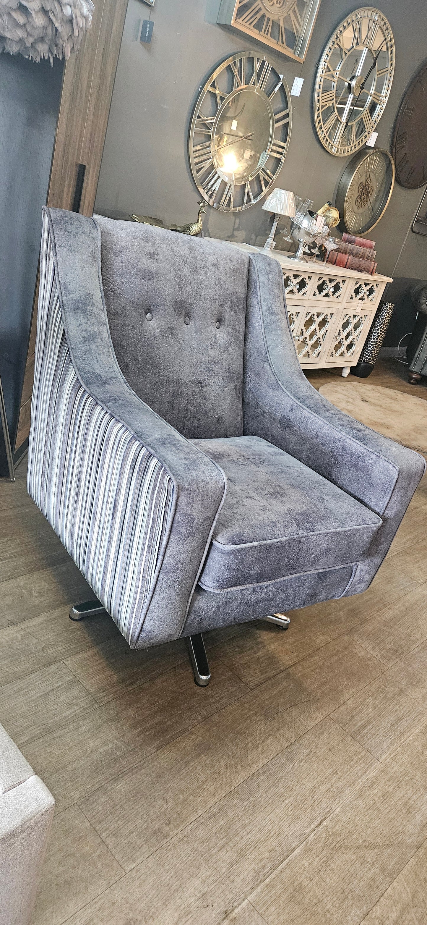 Lux Swivel Chair Daytona Grey