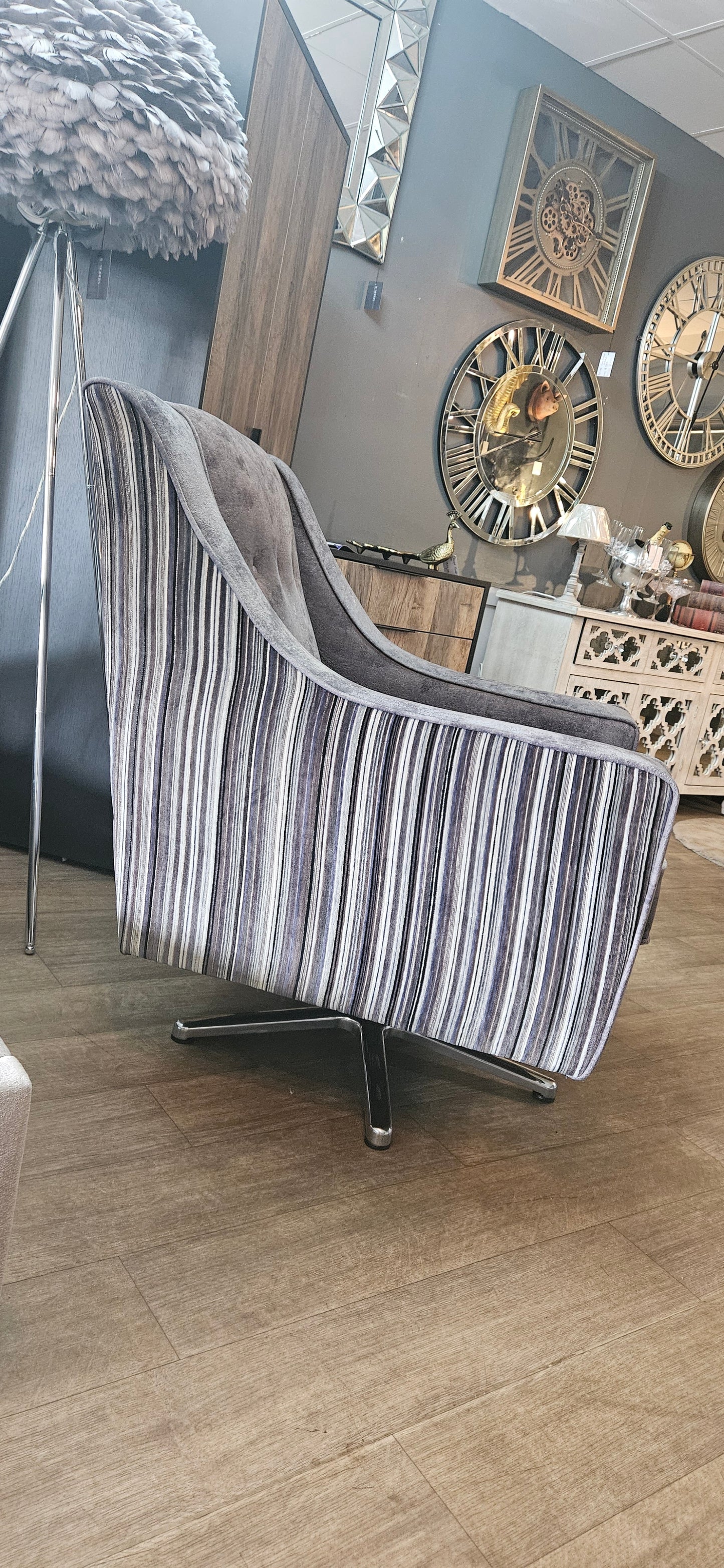 Lux Swivel Chair Daytona Grey
