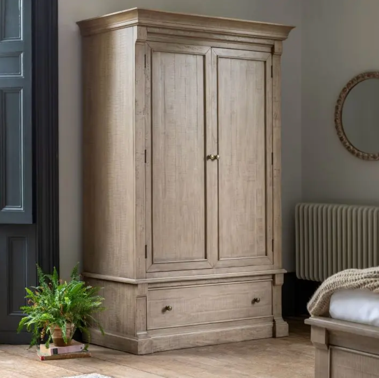 Vinnie Wardrobe