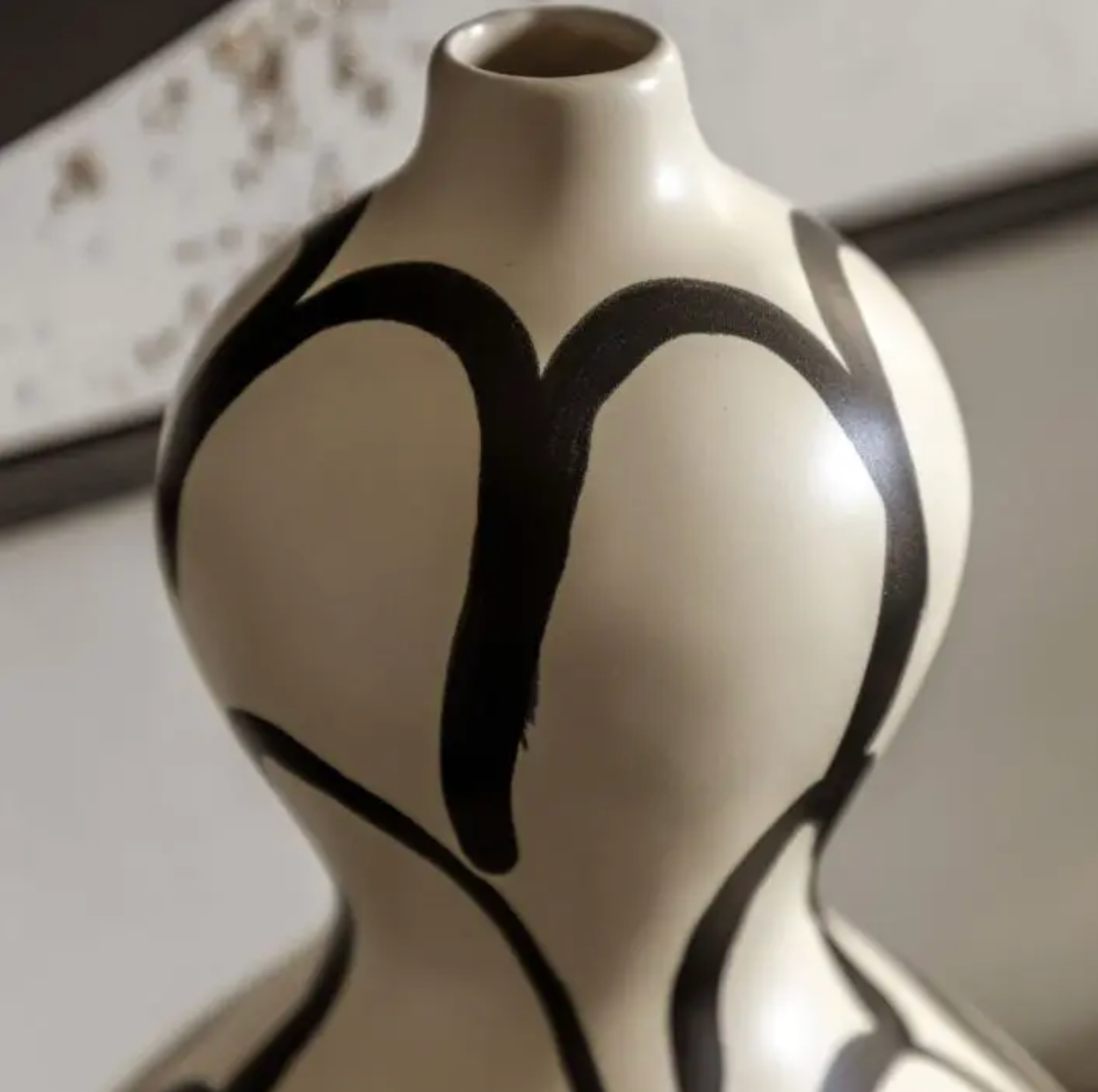 Curved Pelo Vase